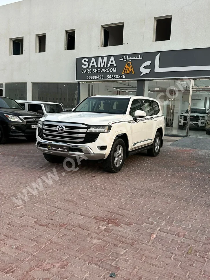 Toyota  Land Cruiser  GXR  2024  Automatic  30,000 Km  6 Cylinder  Four Wheel Drive (4WD)  SUV  White  With Warranty