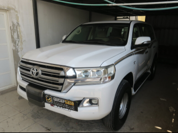 Toyota  Land Cruiser  VXR  2016  Automatic  330,000 Km  8 Cylinder  Four Wheel Drive (4WD)  SUV  White