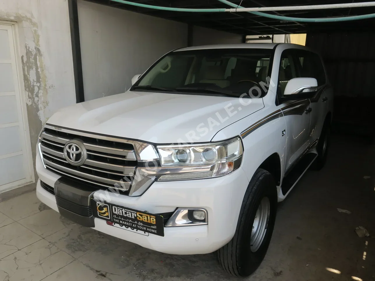 Toyota  Land Cruiser  VXR  2016  Automatic  330,000 Km  8 Cylinder  Four Wheel Drive (4WD)  SUV  White