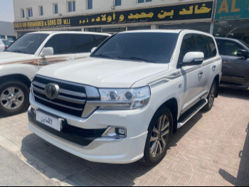 Toyota  Land Cruiser  VXR  2019  Automatic  233,000 Km  8 Cylinder  Four Wheel Drive (4WD)  SUV  White