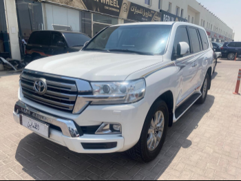 Toyota  Land Cruiser  GXR  2018  Automatic  245,000 Km  8 Cylinder  Four Wheel Drive (4WD)  SUV  White