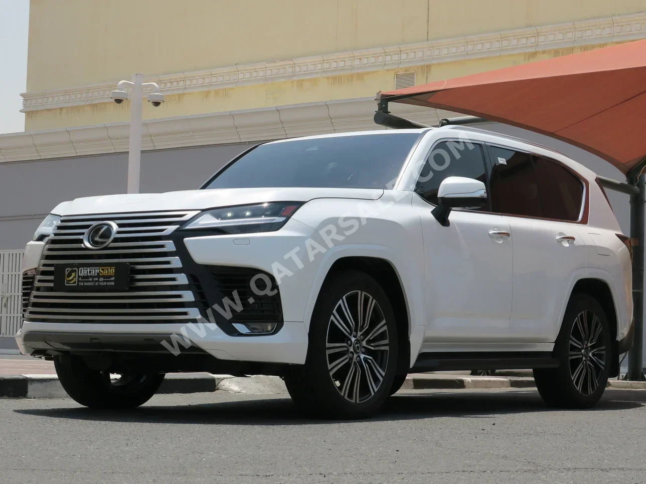 Lexus  LX  600 Luxury  2025  Automatic  4,900 Km  6 Cylinder  Four Wheel Drive (4WD)  SUV  White  With Warranty