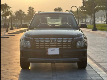 Hyundai  Venue  4 Cylinder  SUV 2x4  Black  2025