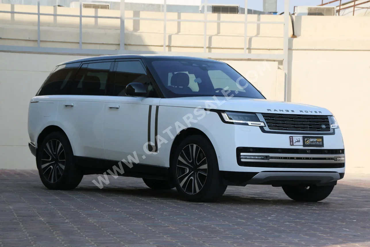 Land Rover  Range Rover  Vogue  2022  Automatic  26,000 Km  8 Cylinder  Four Wheel Drive (4WD)  SUV  White  With Warranty