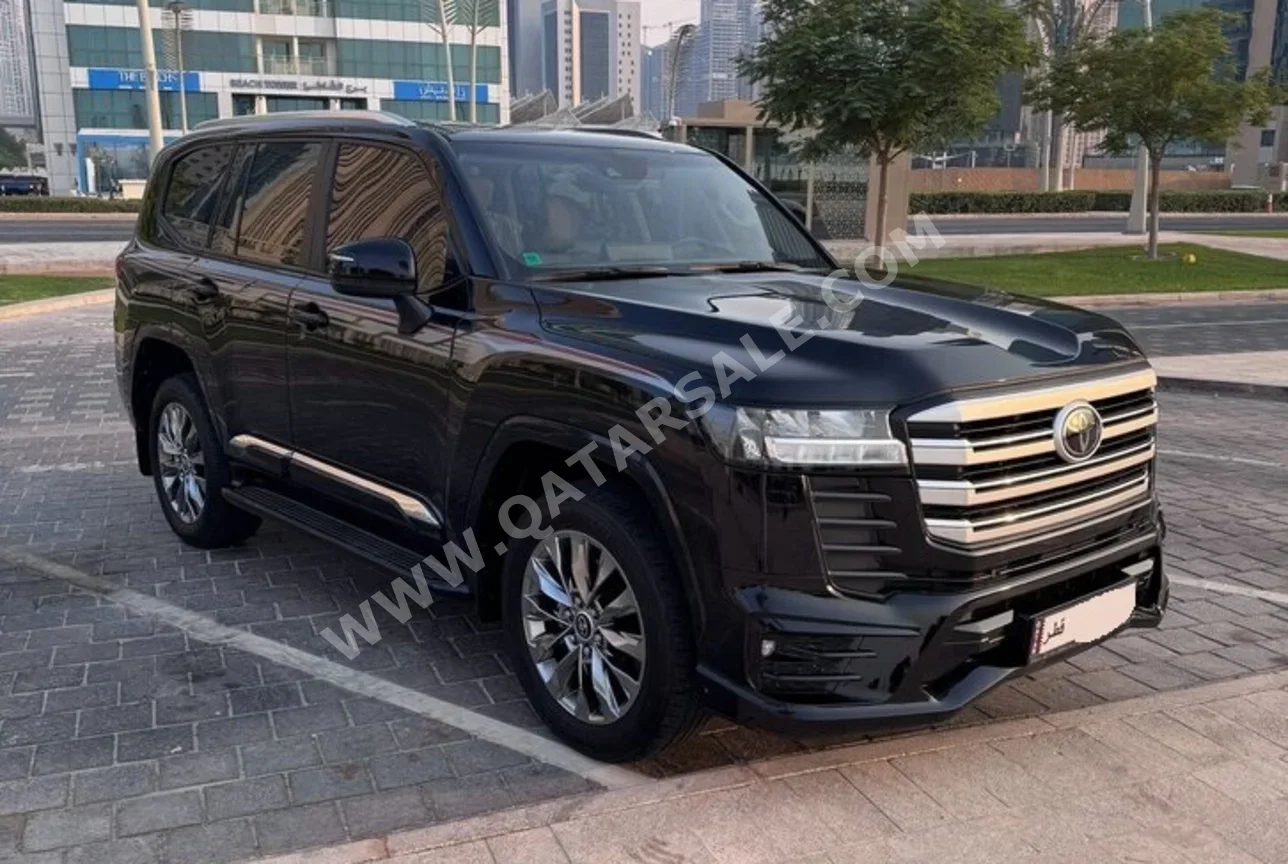 تويوتا  لاند كروزر  جي اكس ار  2022  اوتوماتيك  28,000 كم  6 سلندر  دفع رباعي  اس يو في  أسود