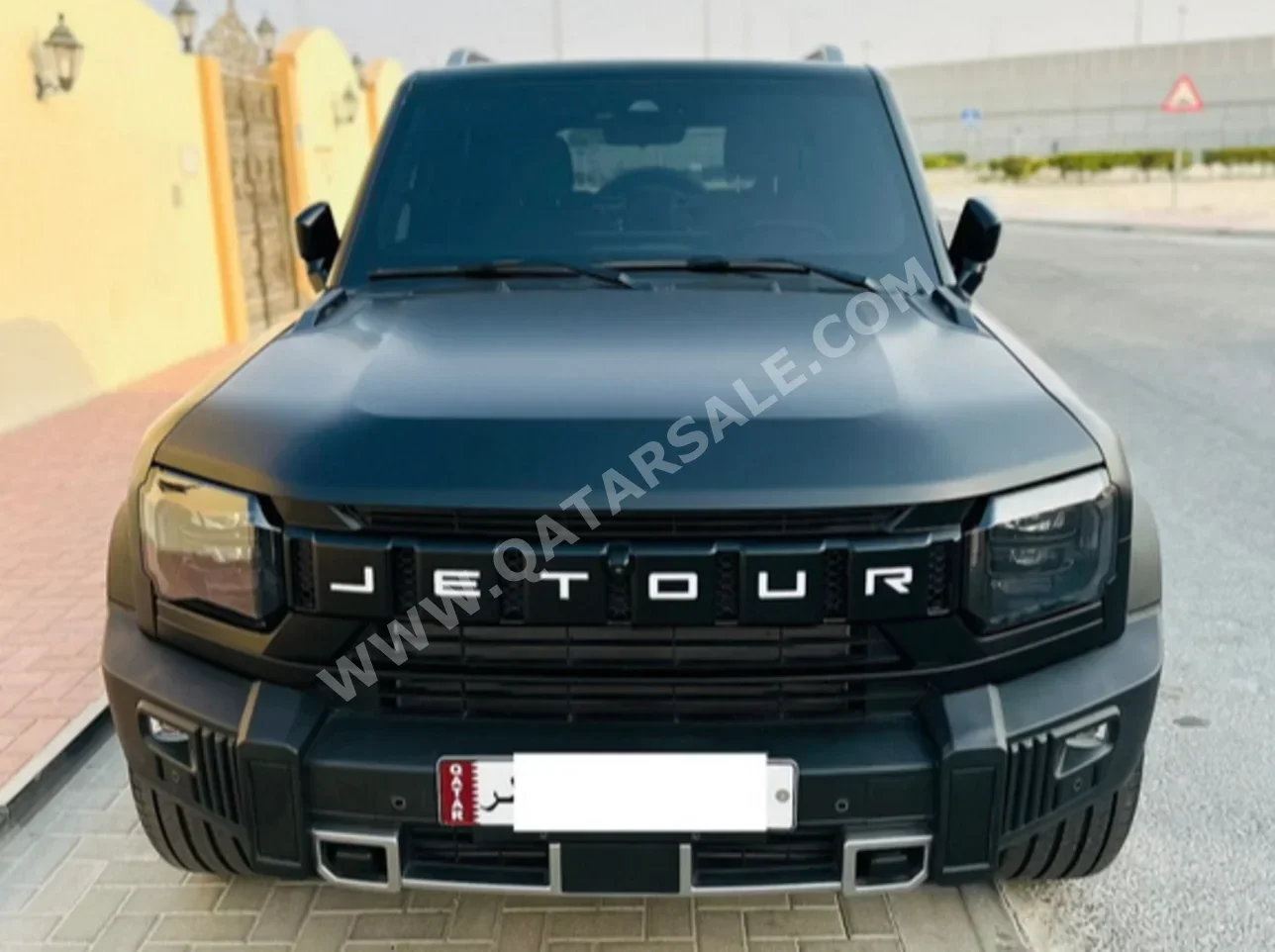 Jetour  T2  Luxury  2025  Automatic  9,000 Km  4 Cylinder  Four Wheel Drive (4WD)  SUV  Black  With Warranty