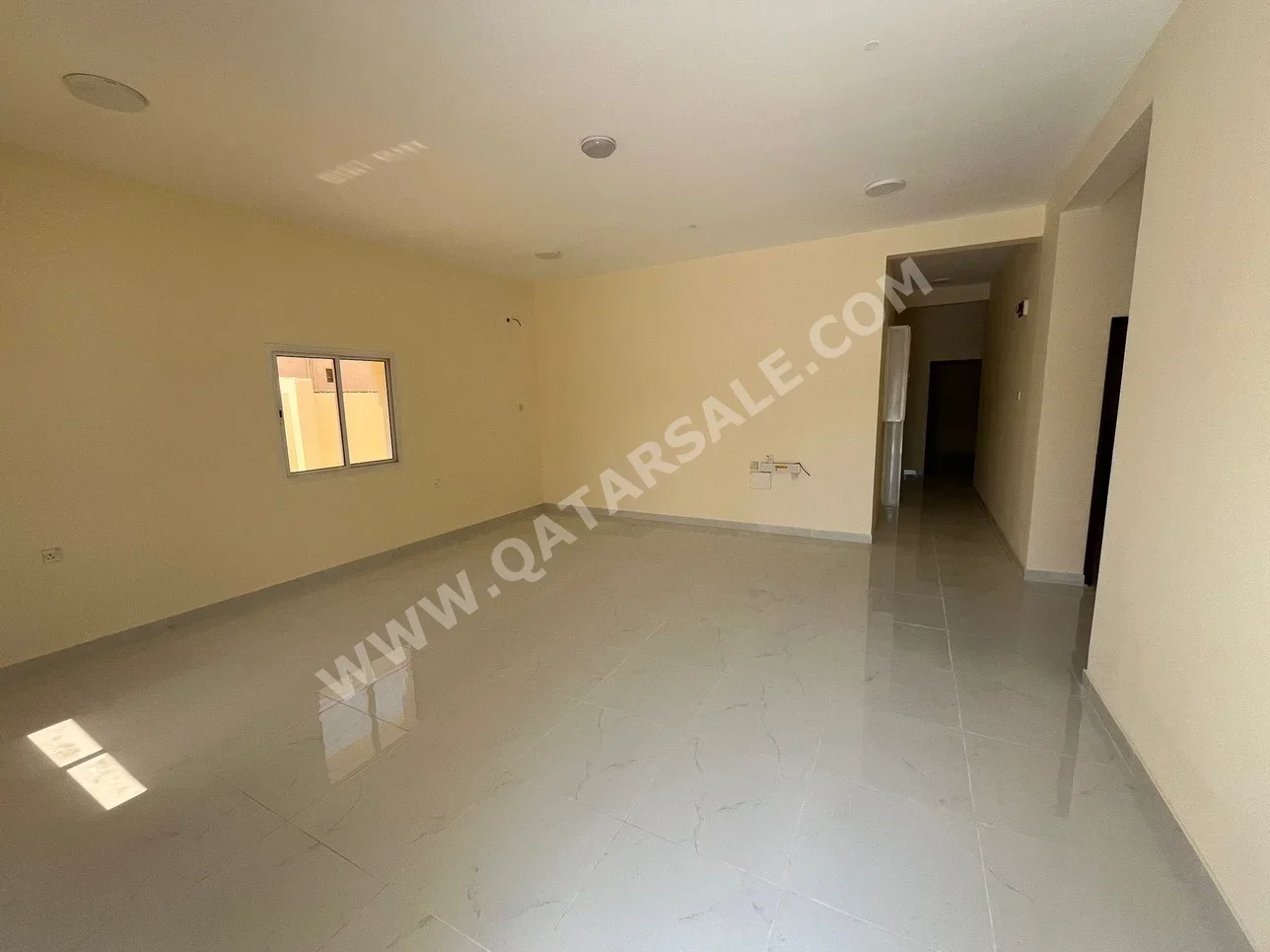 Family Residential  - Not Furnished  - Al Khor  - Al Khor  - 5 Bedrooms