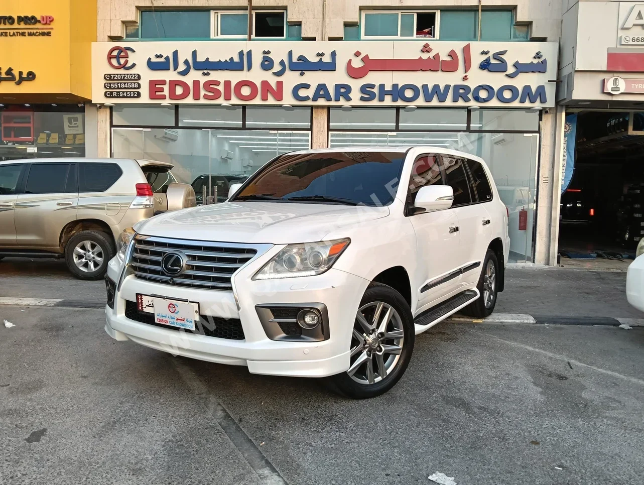 Lexus  LX  570 S  2013  Automatic  115,000 Km  8 Cylinder  Four Wheel Drive (4WD)  SUV  White