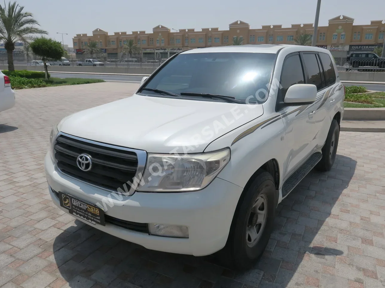 Toyota  Land Cruiser  G Limited  2010  Automatic  335,000 Km  6 Cylinder  Four Wheel Drive (4WD)  SUV  White