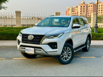 Toyota  Fortuner  SR5  2024  Automatic  0 Km  6 Cylinder  Four Wheel Drive (4WD)  SUV  White  With Warranty