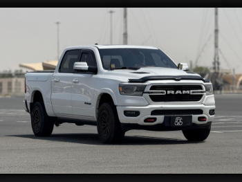 Dodge  Ram  laramie  2020  Automatic  220,000 Km  8 Cylinder  Four Wheel Drive (4WD)  Pick Up  White