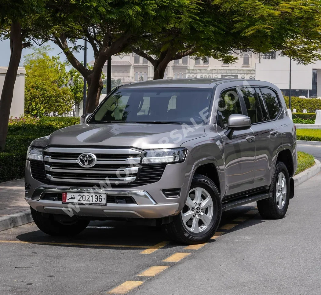 Toyota  Land Cruiser  GXR  2022  Automatic  98,000 Km  6 Cylinder  Four Wheel Drive (4WD)  SUV  Gold