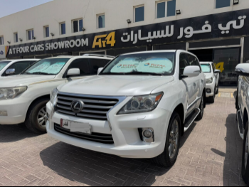 Lexus  LX  570  2013  Automatic  290,000 Km  8 Cylinder  Four Wheel Drive (4WD)  SUV  White