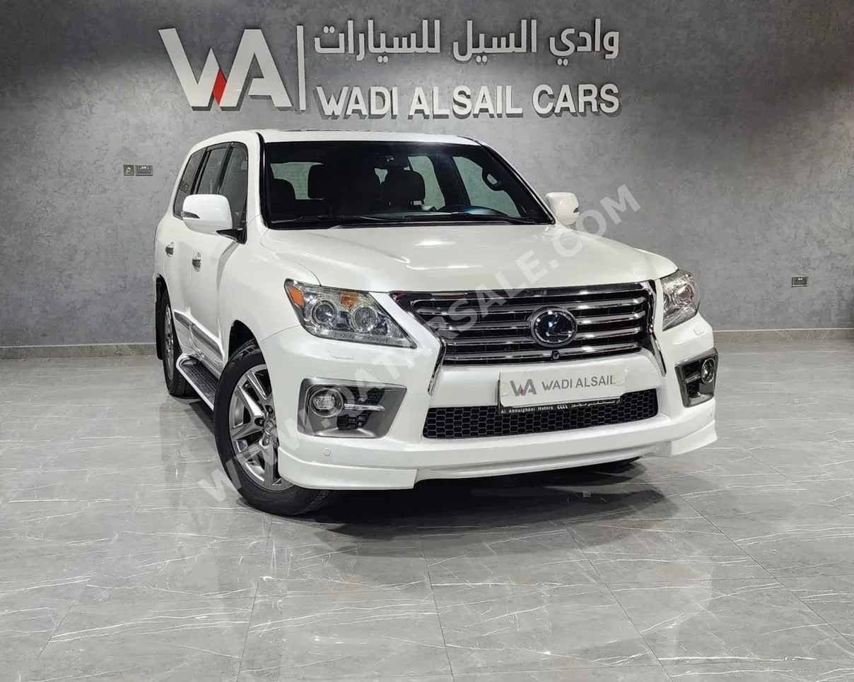 Lexus  LX  570  2015  Automatic  185,000 Km  8 Cylinder  Four Wheel Drive (4WD)  SUV  White