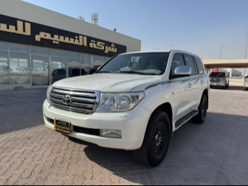 Toyota  Land Cruiser  GXR  2010  Automatic  253,000 Km  8 Cylinder  Four Wheel Drive (4WD)  SUV  White