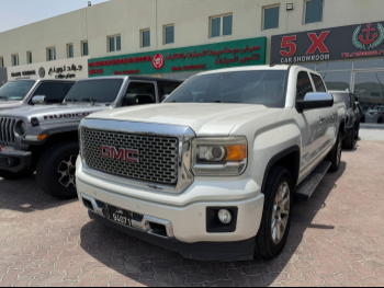 GMC  Sierra  Denali  2015  Automatic  236,000 Km  8 Cylinder  Four Wheel Drive (4WD)  Pick Up  White