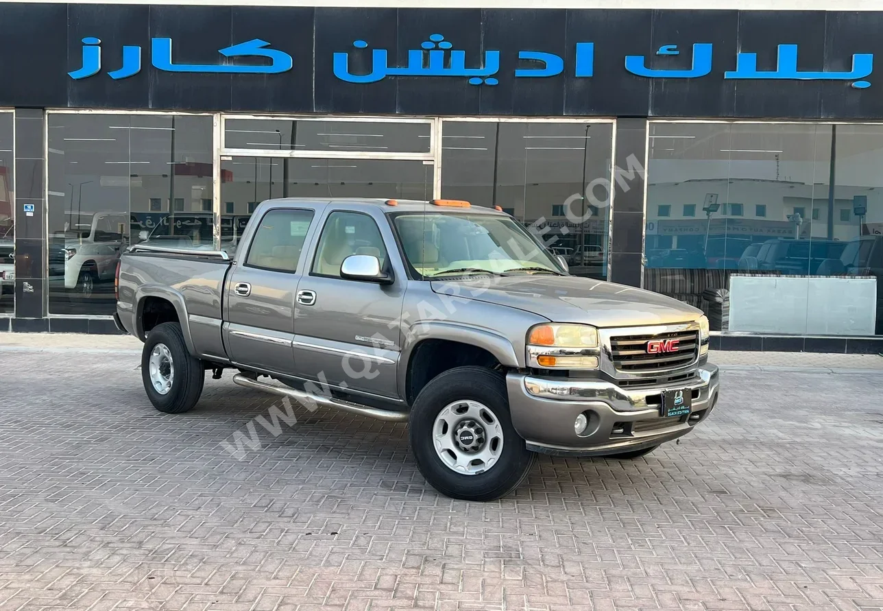 GMC  Sierra  2500 HD  2006  Automatic  231,000 Km  8 Cylinder  Four Wheel Drive (4WD)  Pick Up  Gray