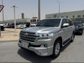 Toyota  Land Cruiser  GXR  2017  Automatic  164,000 Km  6 Cylinder  Four Wheel Drive (4WD)  SUV  Silver