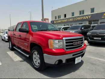 GMC  Sierra  SLE  2012  Automatic  335,000 Km  8 Cylinder  Four Wheel Drive (4WD)  Pick Up  Red