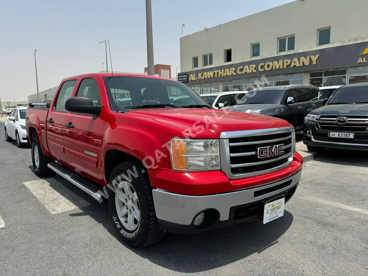 GMC  Sierra  SLE  2012  Automatic  335,000 Km  8 Cylinder  Four Wheel Drive (4WD)  Pick Up  Red