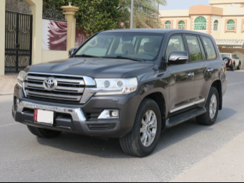 Toyota  Land Cruiser  GXR  2017  Automatic  296,000 Km  8 Cylinder  Four Wheel Drive (4WD)  SUV  Gray