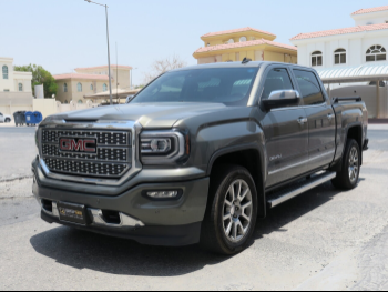 GMC  Sierra  Denali  2018  Automatic  170,000 Km  8 Cylinder  Four Wheel Drive (4WD)  Pick Up  Gray