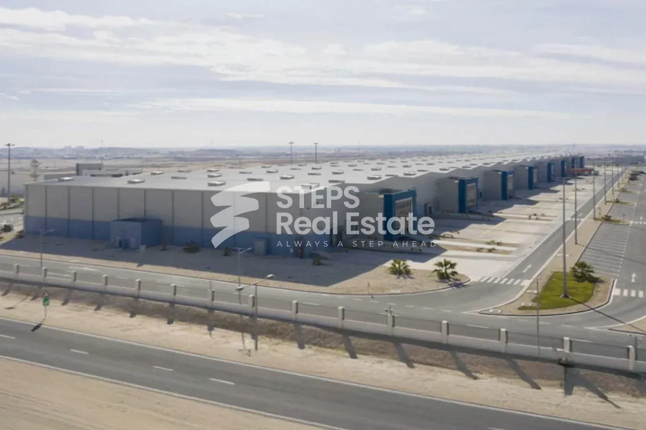 Warehouses & Stores - Al Wakrah  - Wadi Aba Seleel  -Area Size: 300 Square Meter