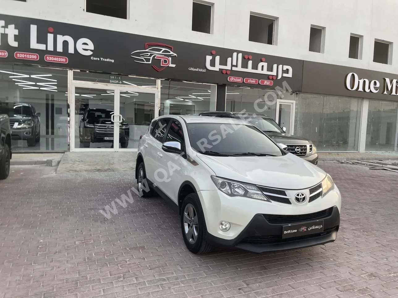 تويوتا  راف 4  2015  اوتوماتيك  285,000 كم  6 سلندر  دفع رباعي  اس يو في  أبيض