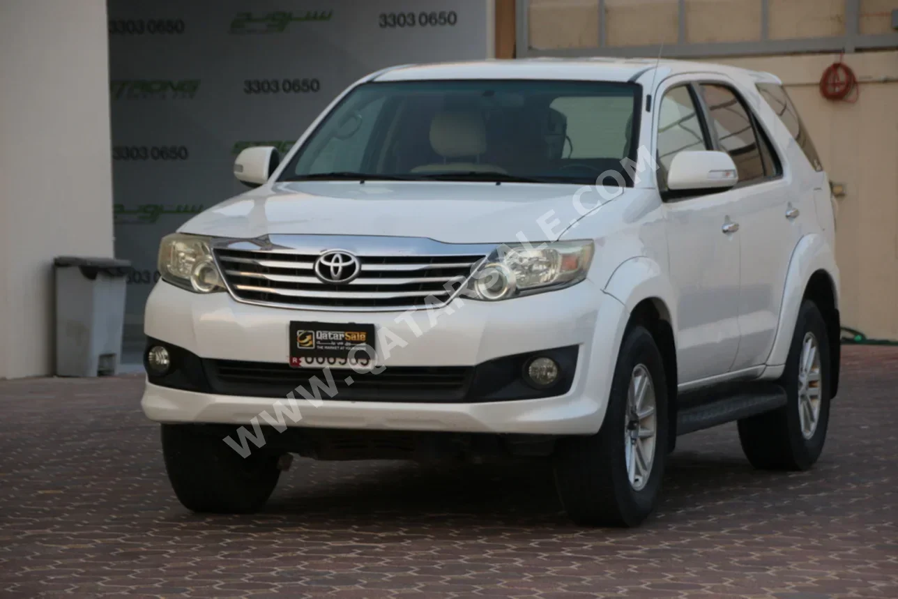 Toyota  Fortuner  2015  Automatic  85,000 Km  4 Cylinder  Four Wheel Drive (4WD)  SUV  White