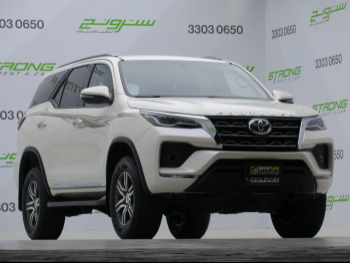 Toyota  Fortuner  2022  Automatic  70,000 Km  6 Cylinder  Four Wheel Drive (4WD)  SUV  White  With Warranty