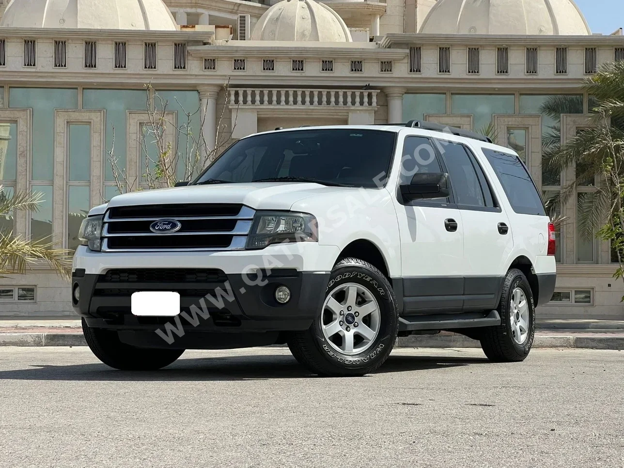 Ford  Expedition  XLT  2016  Automatic  47,000 Km  6 Cylinder  Four Wheel Drive (4WD)  SUV  White