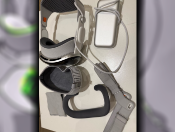 Apple  Vision Pro  - Standalone / PC  Wireless  External Tracking Station