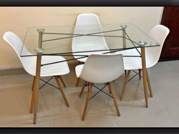 Tables & Sideboards Table & Chairs