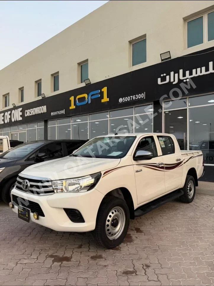 Toyota  Hilux  2019  Automatic  37,000 Km  4 Cylinder  Four Wheel Drive (4WD)  Pick Up  White