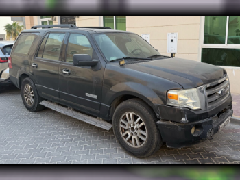 فورد  اكسبيديشن  اكس ال تي  2007  اوتوماتيك  310,000 كم  8 سلندر  دفع رباعي  اس يو في  رمادي غامق