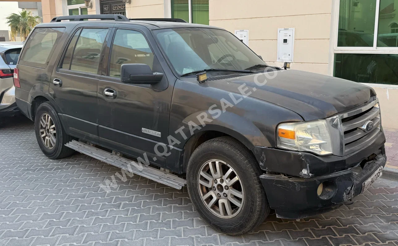 فورد  اكسبيديشن  اكس ال تي  2007  اوتوماتيك  310,000 كم  8 سلندر  دفع رباعي  اس يو في  رمادي غامق