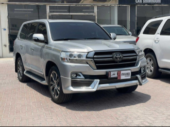 Toyota  Land Cruiser  VXR- Grand Touring S  2020  Automatic  138,000 Km  8 Cylinder  Four Wheel Drive (4WD)  SUV  Silver
