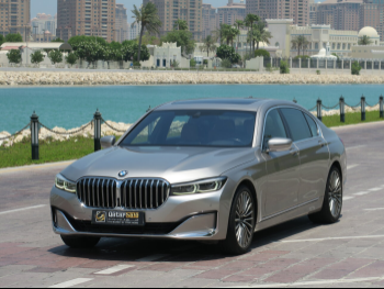 بي ام دبليو  الفئة - السابعة  730 Li  2020  اوتوماتيك  94,600 كم  4 سلندر  دفع خلفي  سيدان  ذهبي