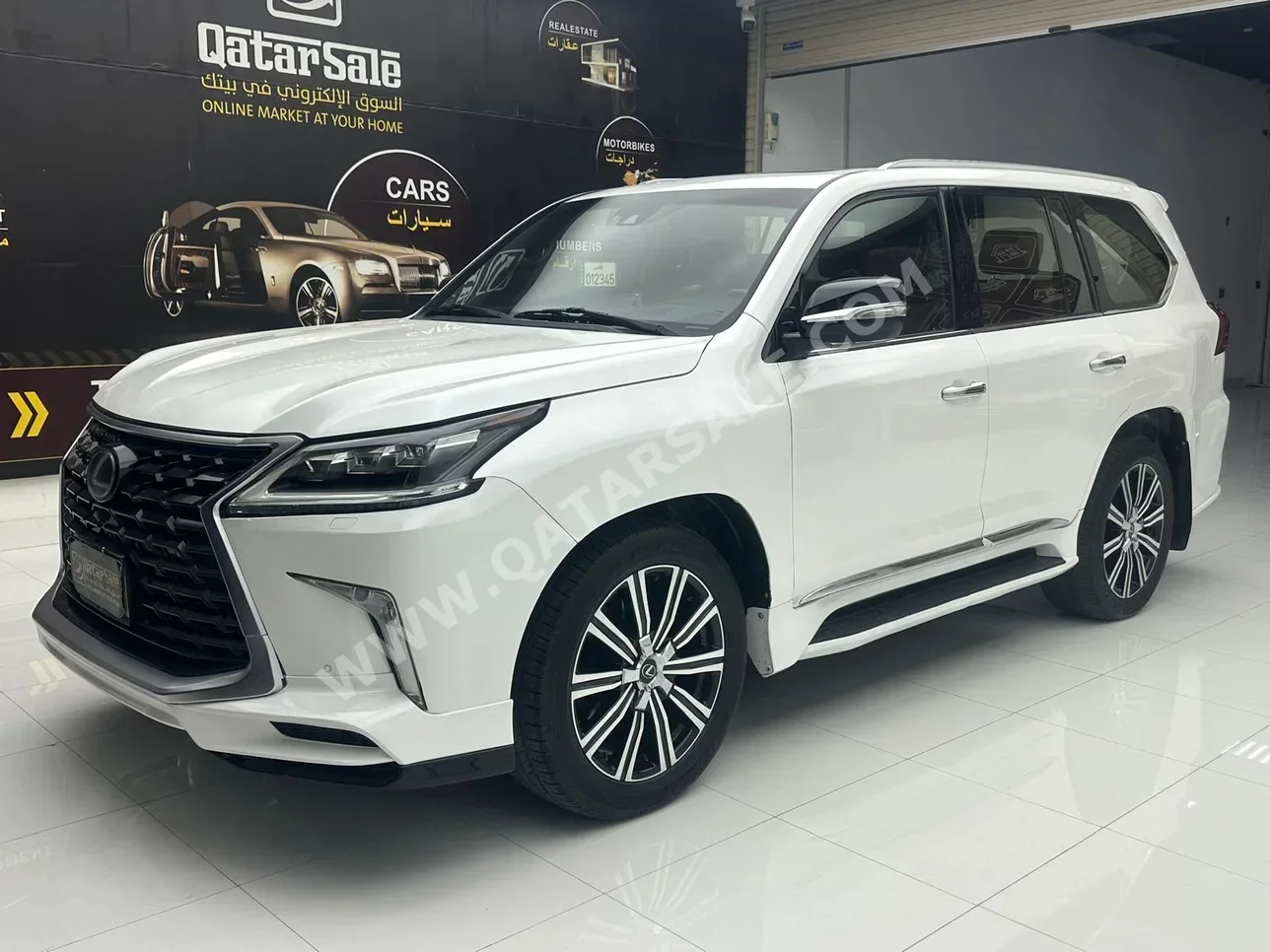 Lexus  LX  570  2017  Automatic  360,000 Km  8 Cylinder  Four Wheel Drive (4WD)  SUV  White