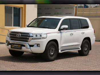 Toyota  Land Cruiser  GXR  2016  Automatic  302,000 Km  8 Cylinder  Four Wheel Drive (4WD)  SUV  White