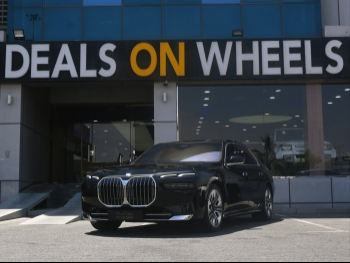 BMW  7-Series  735 i  2024  Automatic  31,000 Km  6 Cylinder  All Wheel Drive (AWD)  Sedan  Black  With Warranty