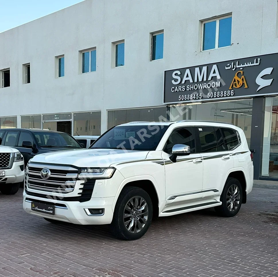 Toyota  Land Cruiser  VXR Twin Turbo  2024  Automatic  64,000 Km  6 Cylinder  Four Wheel Drive (4WD)  SUV  White  With Warranty