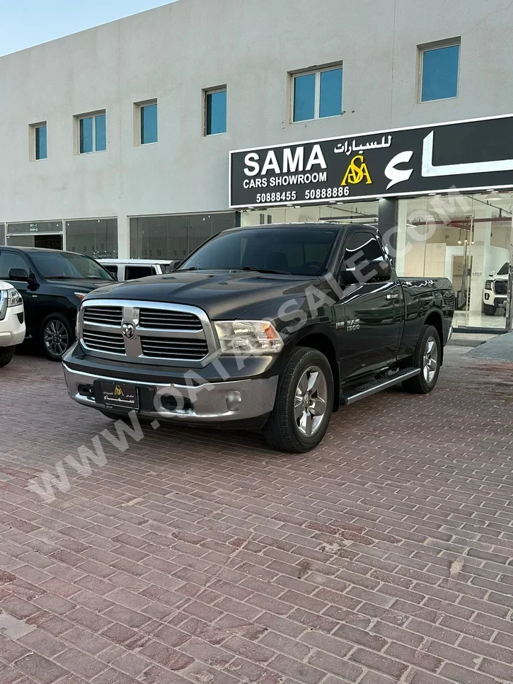 Dodge  Ram  Big Horn  2017  Automatic  129,000 Km  8 Cylinder  Four Wheel Drive (4WD)  Pick Up  Gray