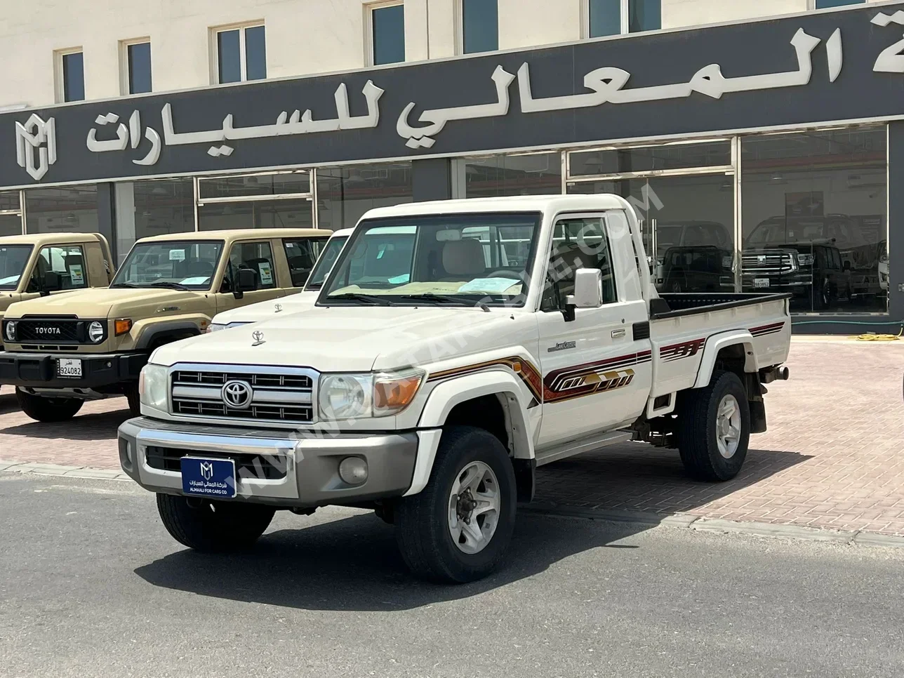 تويوتا  لاند كروزر  ال اكس  2019  عادي  280,000 كم  6 سلندر  دفع رباعي  بيكب  أبيض