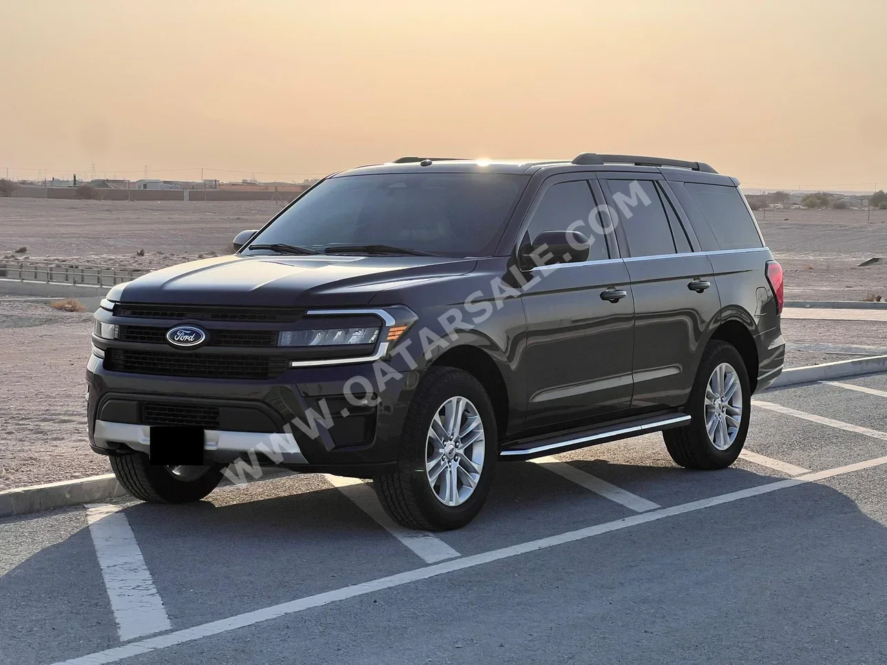 Ford  Expedition  XLT  2023  Automatic  12,000 Km  6 Cylinder  Four Wheel Drive (4WD)  SUV  Gray  With Warranty