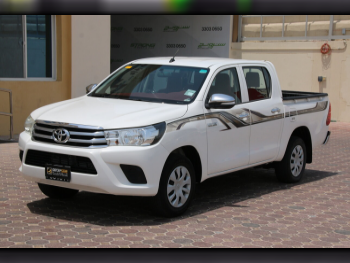 Toyota  Hilux  2017  Manual  290,000 Km  4 Cylinder  Rear Wheel Drive (RWD)  Pick Up  White