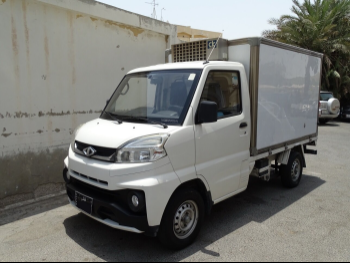 CMC  Veryca  2019  Manual  195,000 Km  4 Cylinder  Front Wheel Drive (FWD)  Fridge  White