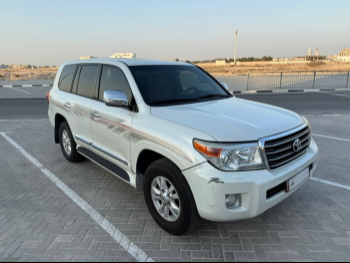 Toyota  Land Cruiser  GXR  2013  Automatic  320,000 Km  8 Cylinder  Four Wheel Drive (4WD)  SUV  Pearl