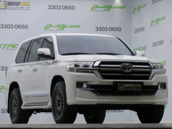 Toyota  Land Cruiser  GXR  2016  Automatic  139,000 Km  8 Cylinder  Four Wheel Drive (4WD)  SUV  White