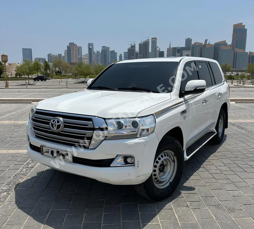 Toyota  Land Cruiser  VXR  2021  Automatic  150,000 Km  8 Cylinder  Four Wheel Drive (4WD)  SUV  White